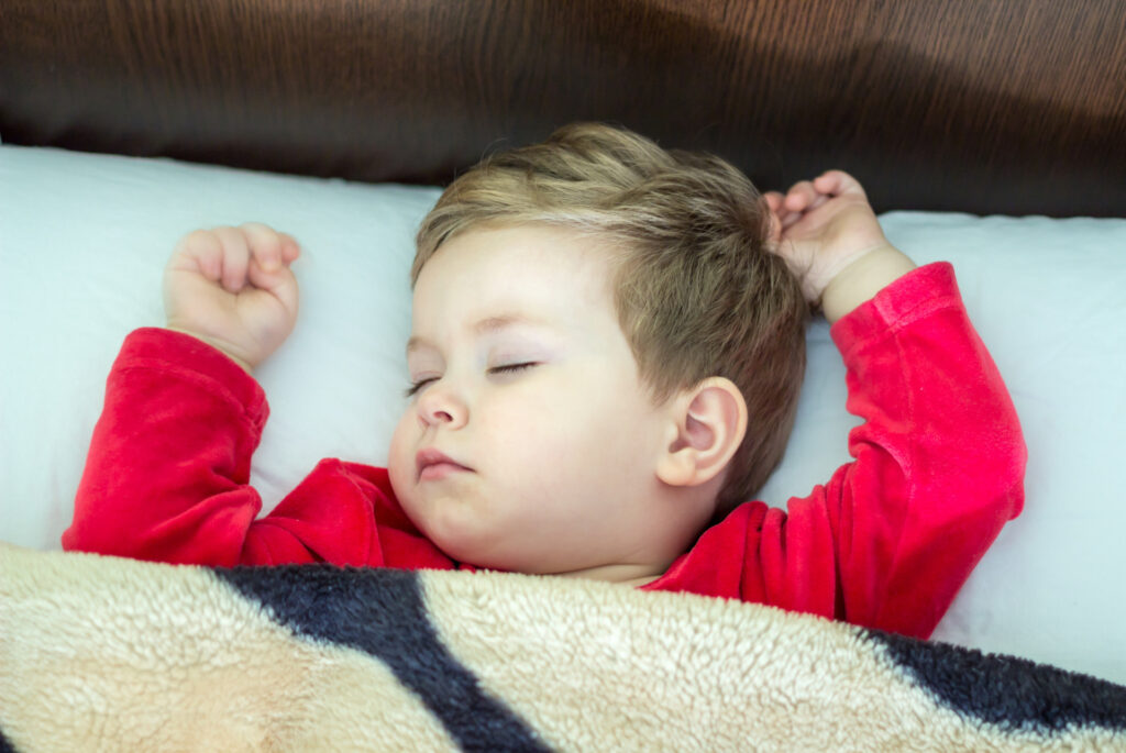 Kiek valandų reikia miegoti vaikui (1-2 m.)