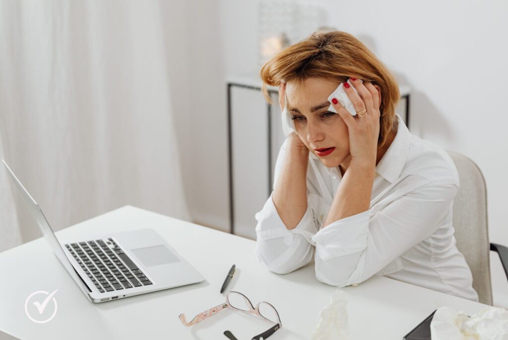 Žemo feritino neurologiniai ir psichologiniai simptomai - nerimas, dirglumas, nuotaikų svyravimai, smegenų rūkas ir prasta koncentracija