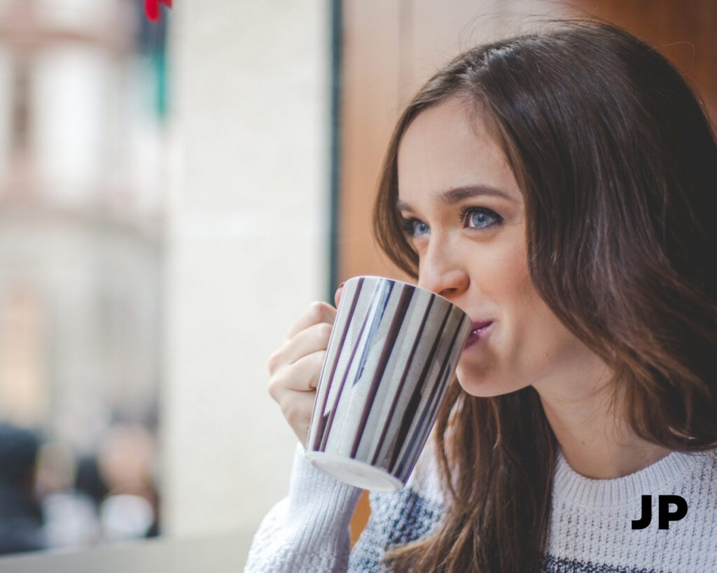 Ar kofeinas gali turėti teigiamą poveikį PMS metu