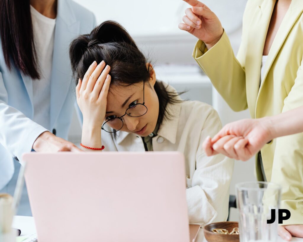 Kam kavos tuščiu skrandžiu geriau vengti