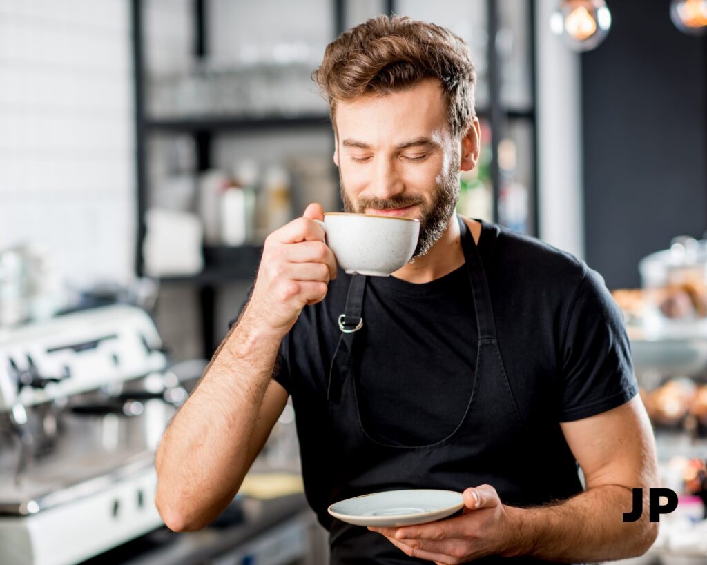 Kas vyksta organizme, kai geriama kava nevalgius